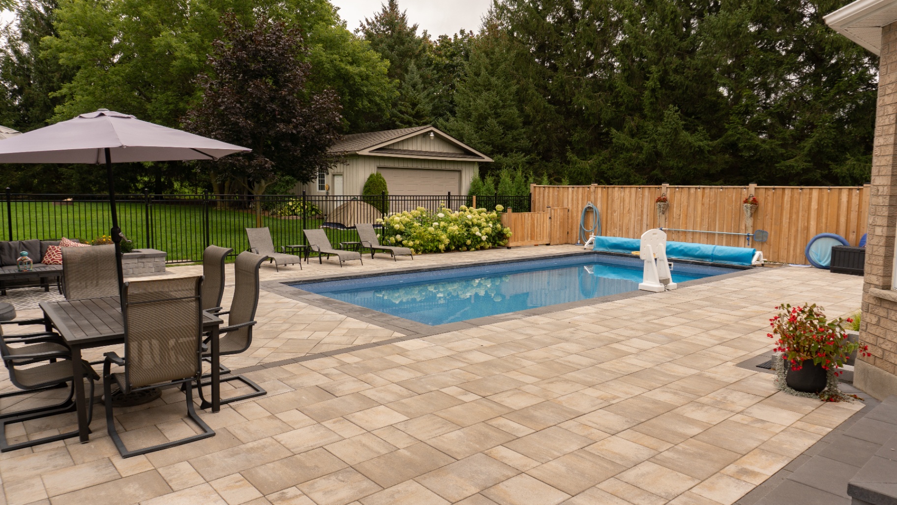 Entertainer Pool Patio — photo 2