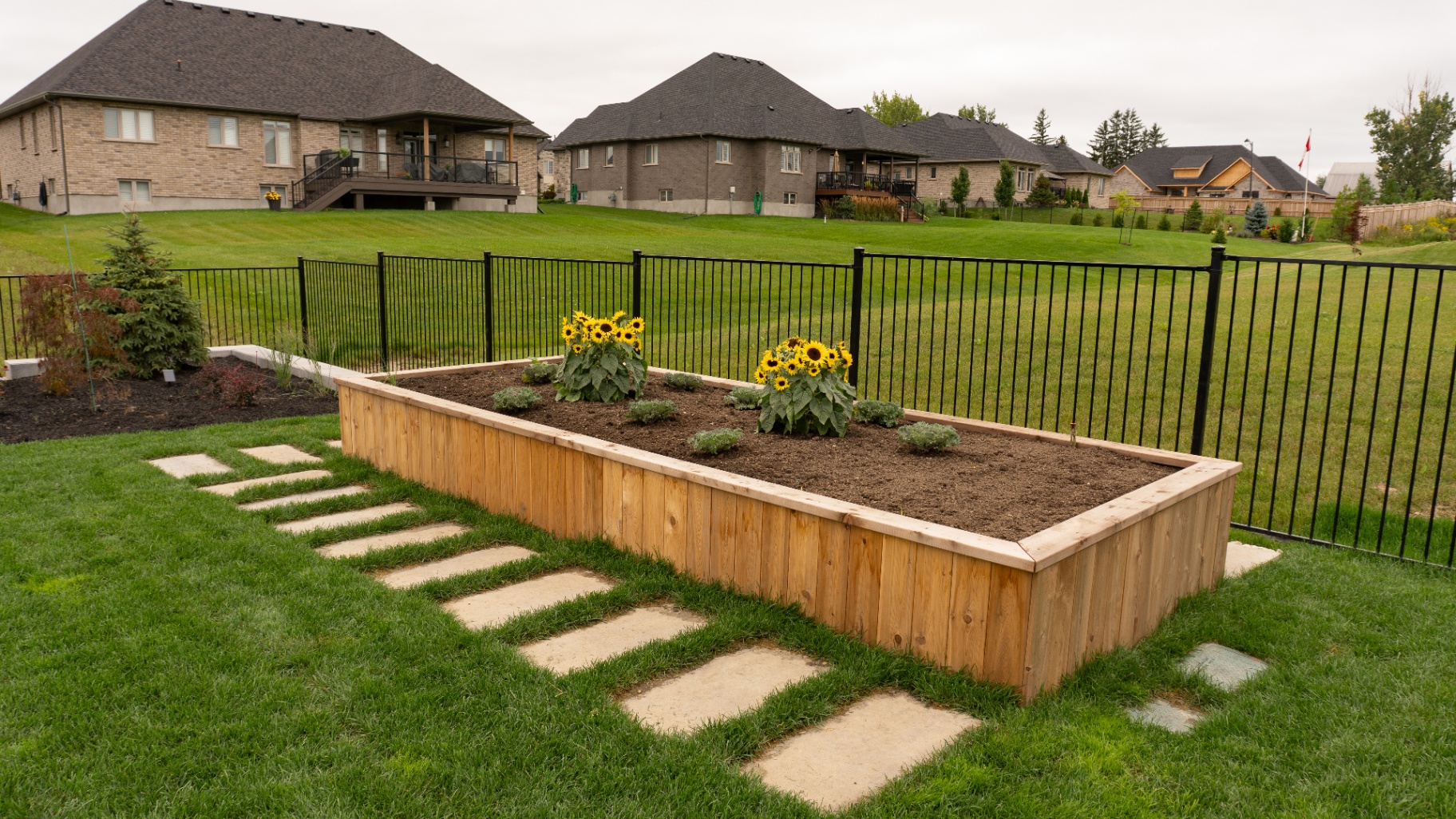 Raised Garden & Planting Beds — photo 1