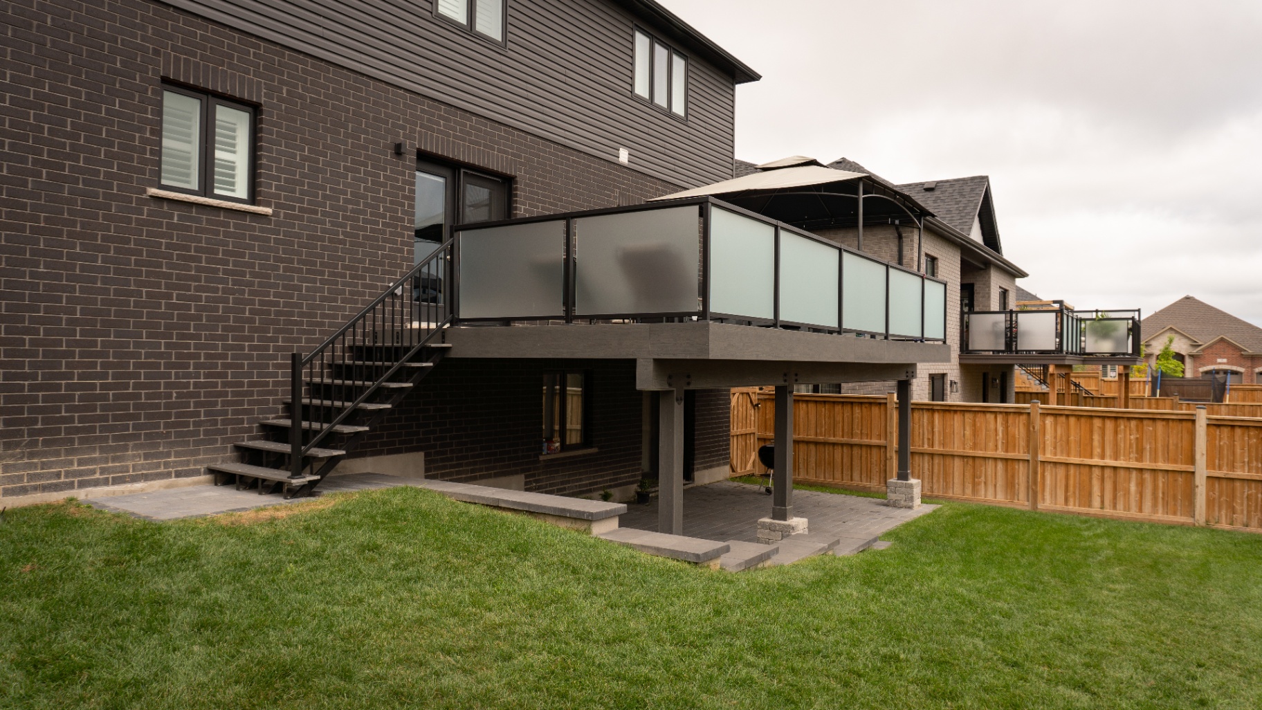 Glass-Rail Composite Deck & Lounge — photo 1