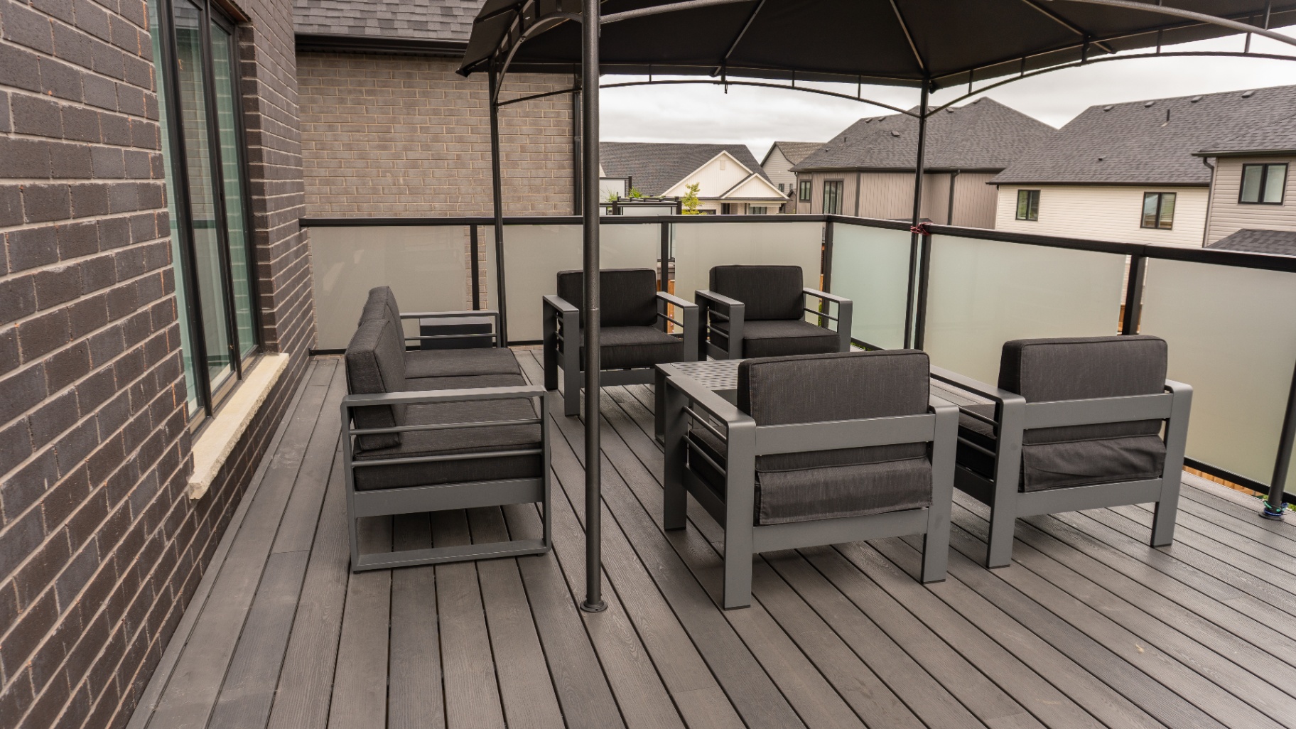 Glass-Rail Composite Deck & Lounge — photo 2